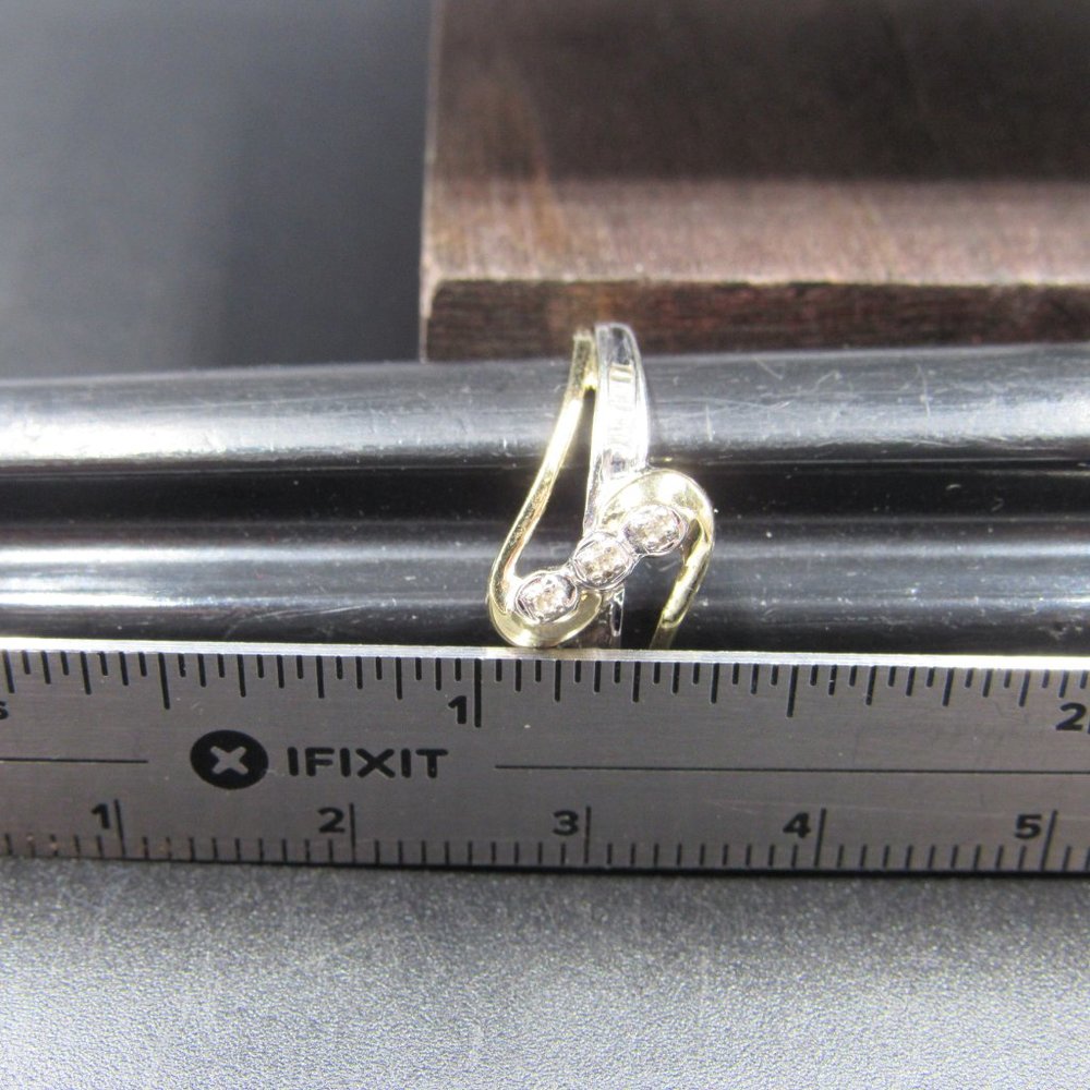 Size 6.5 10K Gold Genuine Diamond Baguettes Ring - Picture 6 of 7